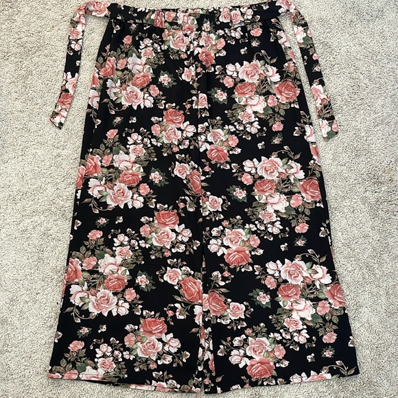 Double Click Wide Leg Floral Pants - Picture 2 of 16